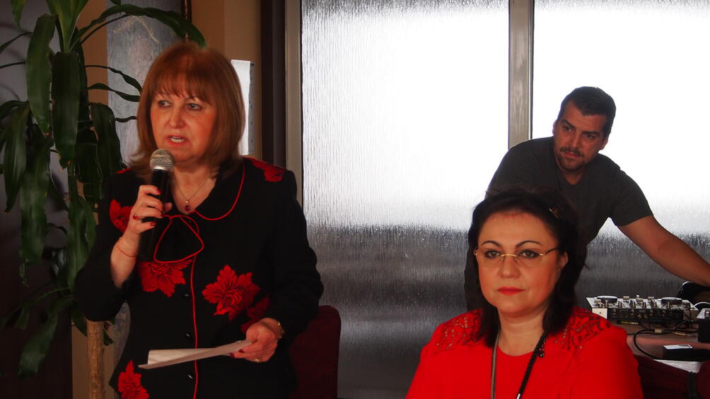 Председателят на БСП Корнелия Нинова предложи инициативата Жените срещу насилието