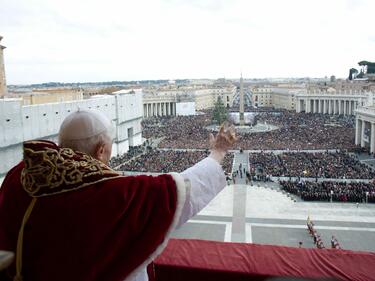 Папа Бенедикт ХVI се оттегля