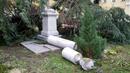 Бурята отнесе и паметника на гроба на Васил Априлов