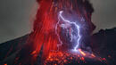 Уникални снимки на буря в изригнал вулкан