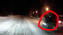 Пиян шофьор метна полицай на капака си и го вози километър