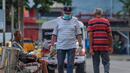 В Перу и Панама борят коронавируса нестандартно - мъжете и жените излизат в различни дни