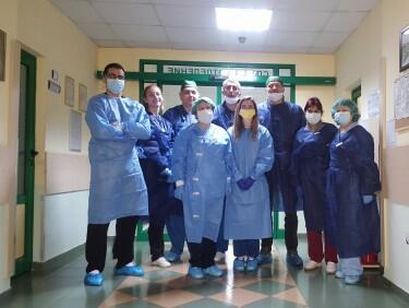 Тервел Пулев помага като доброволец-санитар в столична болница