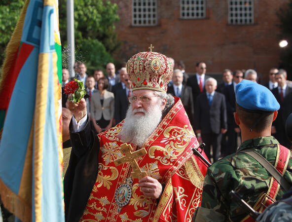 Българският патриарх Неофит отслужи водосвет на бойните знамена