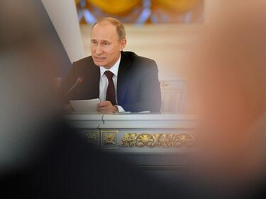 Путин освободи трети министър на Медведев
