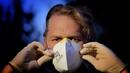 Експерти: Влагата в маските предпазва от по-тежка форма на коронавирус
