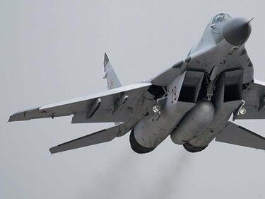 Самолет МиГ на ВВС падна в Черно море по време на учение, издирват пилота