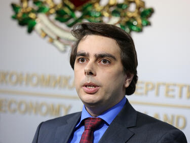 Асен Василев: Не трябва да влизаме в планова икономика