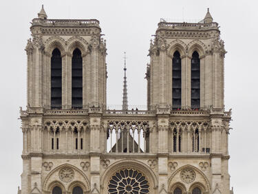 Писател се застреля пред олтара в Парижката Света Богородица