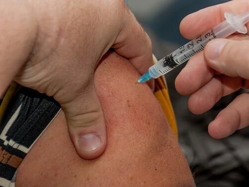 Турция започна да прилага пета доза ваксина срещу COVID-19 за