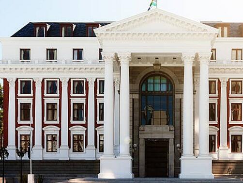 Голям пожар избухна тази сутрин в южноафриканския парламент в Кейптаун