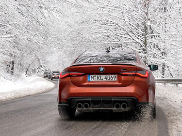 BMW M4 Competition стъпва смело на снега с xDrive

