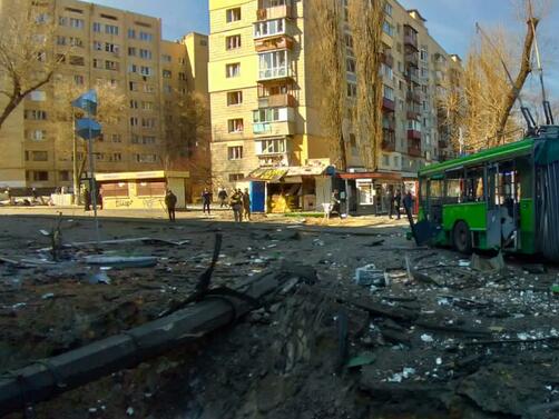 Най малко двама души са убити при удар срещу жилищен блок в Киев