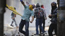 Протестите в Истанбул взеха първа жертва