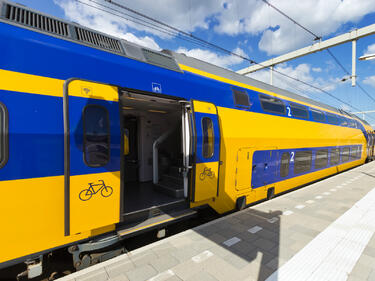 Софтуерна грешка парализира цяла Нидерландия, след като остави влаковете по гарите