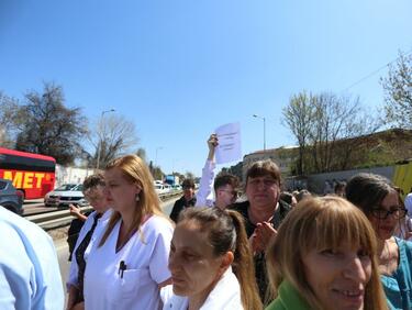 Лекари, медицински сестри и санитари излезнаха на протест