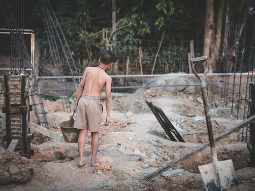 Повече от 160 милиона деца в света са ангажирани с детски труд се