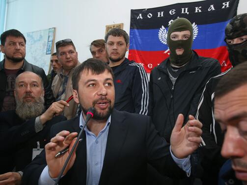Водачът на сепаратистите в Донецк Денис Пушилин обяви че съдбата на украинските бойци
