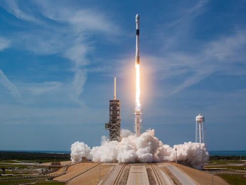 От космическия център Кейп Канаверал в САЩ излетя ракета на СпейсЕкс Фалкън
