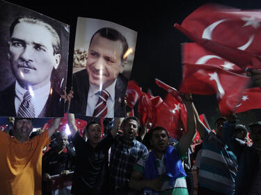 Вместо с протести турците посрещнаха Ердоган с овации