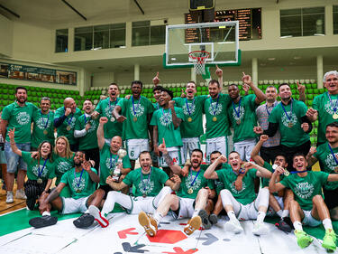 Балкан Ботевград вдигна шампионския трофей в баскетбола