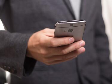КЗП погна мобилните оператори за вдигнатите цени