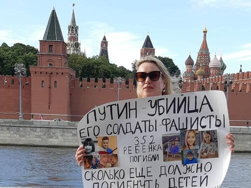 Придобилата изведнъж световна популярност руска журналистка Марина Овсянникова която извърши през