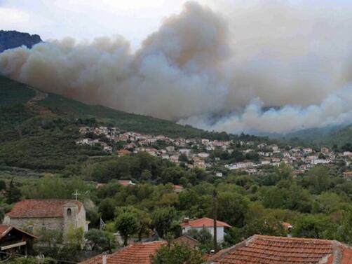 Заради горски пожар български туристи са евакуирани от остров Тасос Стихията е под