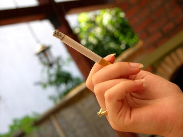 Непушачите не могат да наваксат оборота на пушачите по заведенията