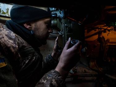 Украйна: 76 460 руски войници и 2771 техни танкове са унищожени
