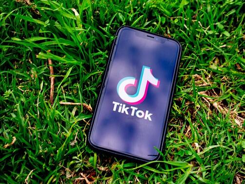 Платформата TikTok ще маркира съдържание което е генерирано от изкуствен