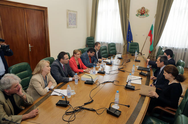 Премиерът Пламен Орешарски и финансовият министър Петър Чобанов се срещнаха с представителите на неправителствения сектор в областта на икономиката