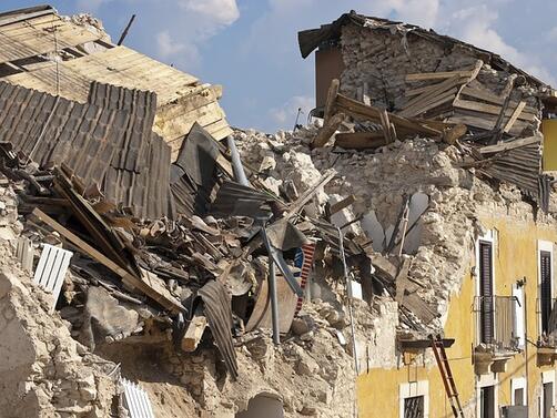 Най малко 42 310 души са загинали от двете силни земетресения