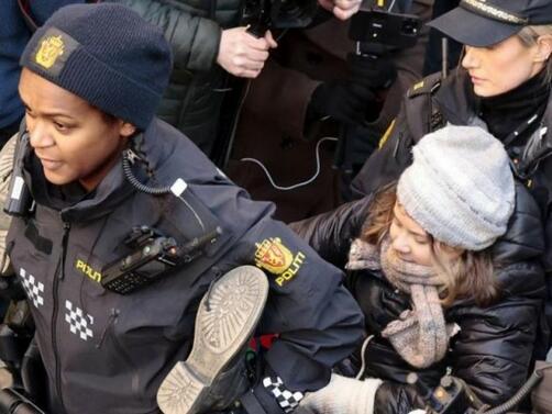 Норвежката полиция за кратко задържа днес природозащитничката Грета Тунберг по време на протест