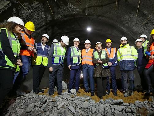 От 50 години насам това е първият железопътен тунел, изпълнен