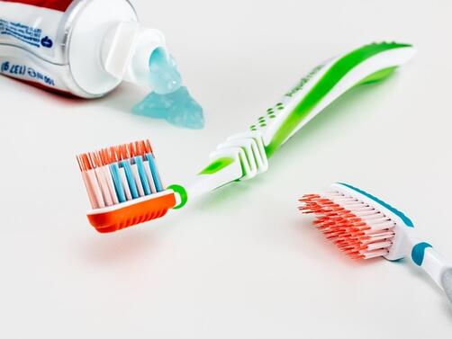 Ежедневният сутрешен навик за миене на зъбите както и редовните