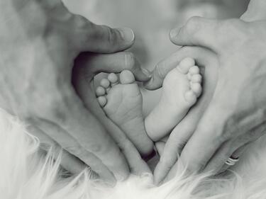 Първото бебе с ДНК от трима души се роди след специална процедура по ин витро оплождане
