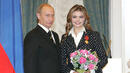 Алина Кабаева на 40 г.: Путин с голям дар за юбилея й