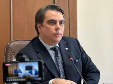 Асен Василев ограничава сивия сектор с идея дивидентите да се изплащат само по банков път