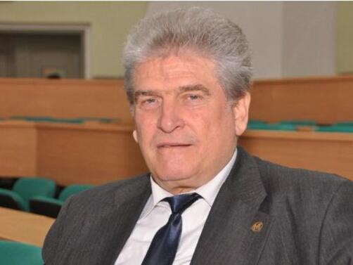 Дългогодишният директор на Математическата гимназия в Пловдив Кирчо Атанасов е