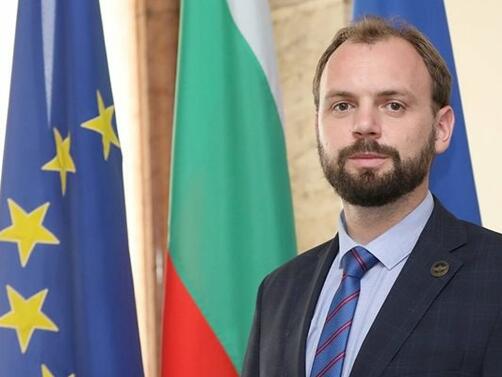 Освободеният като съветник на министъра на отбраната Тодор Тагарев, Мустафа