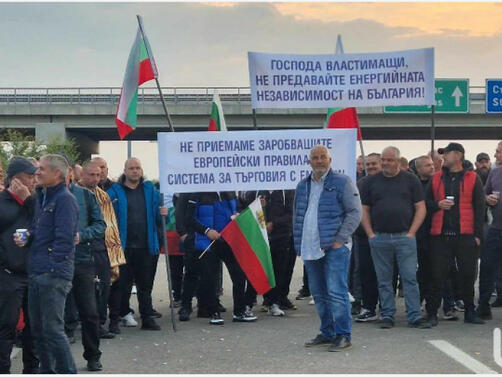 Четвърти ден продължават блокадите на основни пътища в Старозагорско от