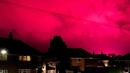 Яркорозово сияние освети небето над графство Кент във Великобритания и уплаши местните жители