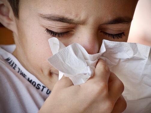 По какво се различават настинката сезонният грип и COVID 19 Това