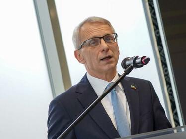 Премиерът Денков разясни значението на „въздушния Шенген“