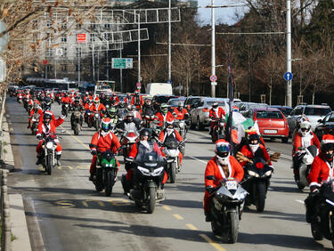 За осма поредна година: Стотици мотористи, облечени като Дядо Коледа, отново изпълват софийските улици 