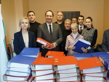 279 000 подписа в защита на 3 март чакат в запас „легитимен парламент“