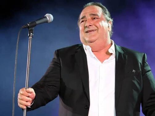Големият гръцки певец Василис Карас е починал днес на 70 годишна