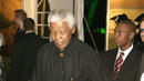 Цяла нощ молитви и песни за здравето на Мандела