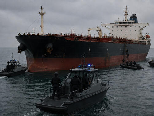 Франция задържа капитана на руския петролен танкер за който се